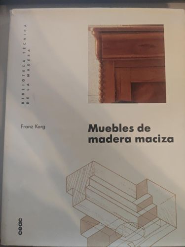 Muebles de madera maciza.