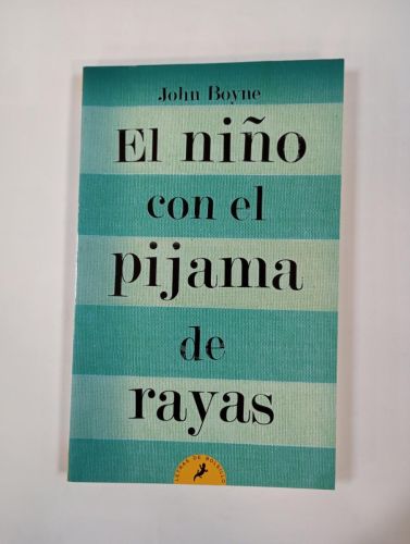 El niño con el pijama de rayas.